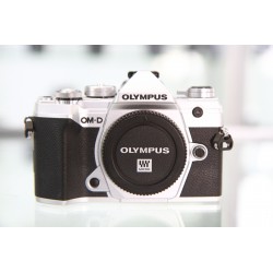 OLYMPUS OM-D E-M5 MARK III 3370 CLICS